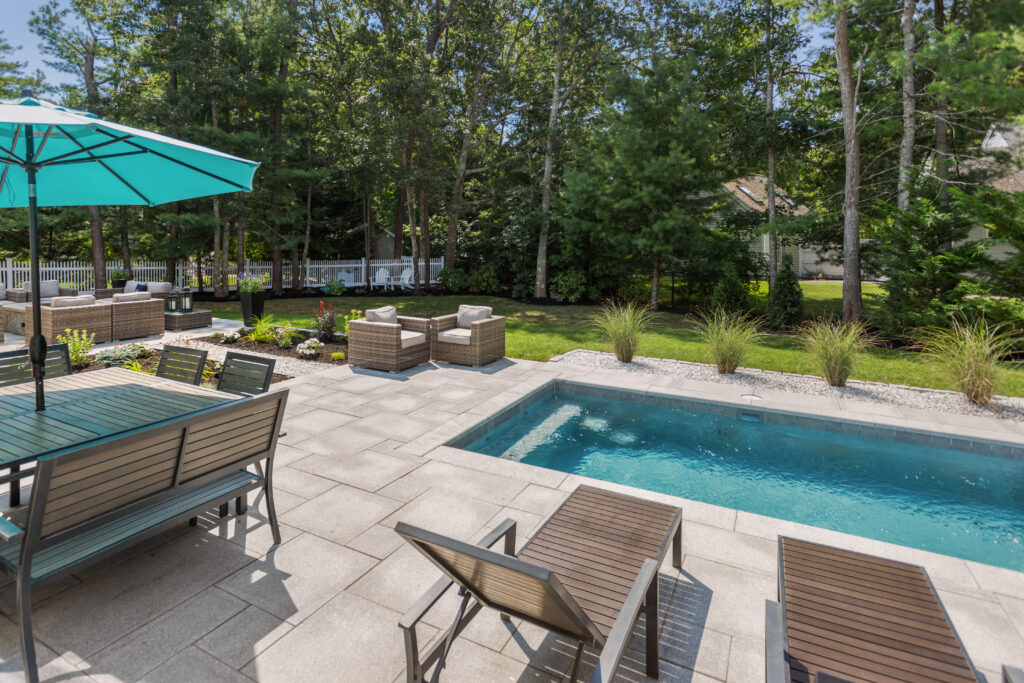 Plunge Pools for Compact Backyards